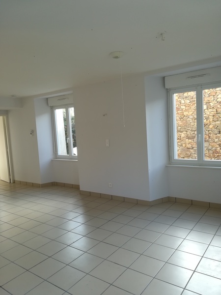 APPARTEMENT DE TYPE 1 RDC VARENNE A FERRUSSAC